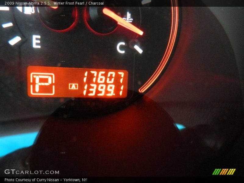 Winter Frost Pearl / Charcoal 2009 Nissan Altima 2.5 S