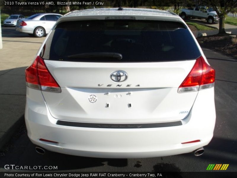 Blizzard White Pearl / Gray 2010 Toyota Venza V6 AWD