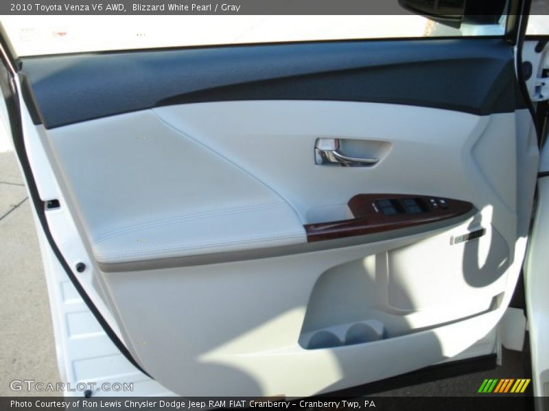 Blizzard White Pearl / Gray 2010 Toyota Venza V6 AWD