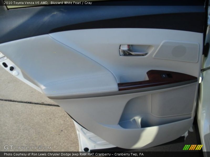 Blizzard White Pearl / Gray 2010 Toyota Venza V6 AWD