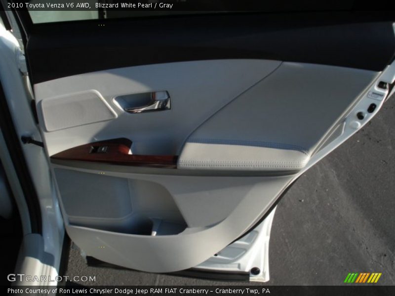 Blizzard White Pearl / Gray 2010 Toyota Venza V6 AWD