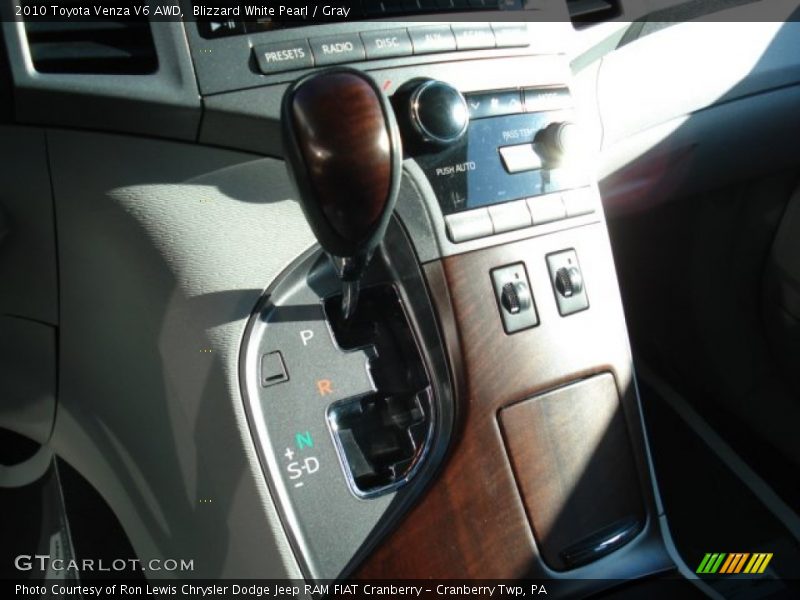 Blizzard White Pearl / Gray 2010 Toyota Venza V6 AWD