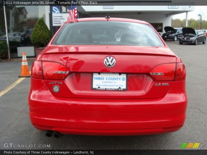 Tornado Red / Titan Black 2011 Volkswagen Jetta SEL Sedan