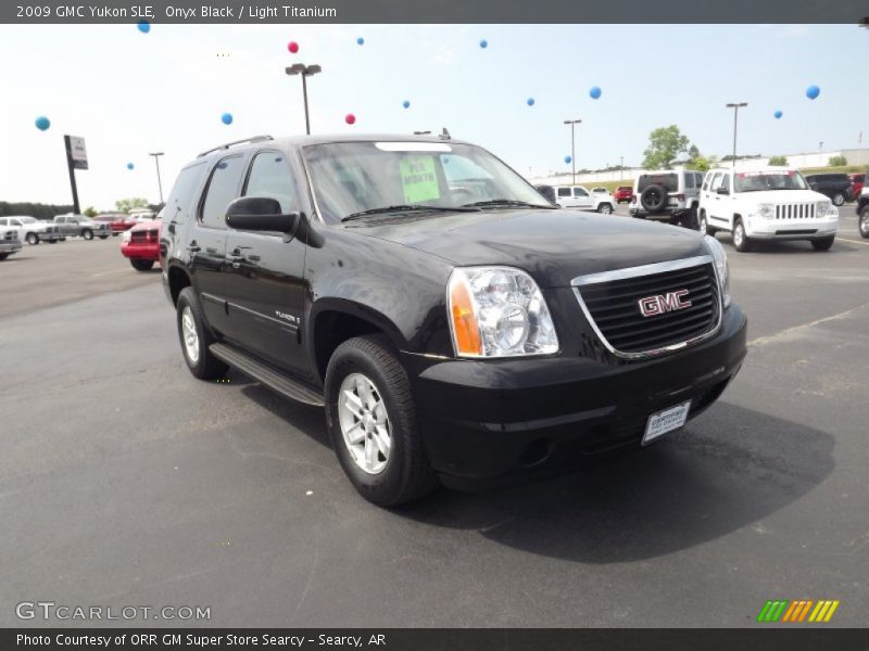 Onyx Black / Light Titanium 2009 GMC Yukon SLE