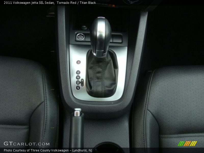 Tornado Red / Titan Black 2011 Volkswagen Jetta SEL Sedan