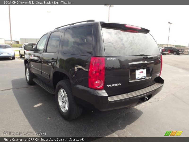 Onyx Black / Light Titanium 2009 GMC Yukon SLE