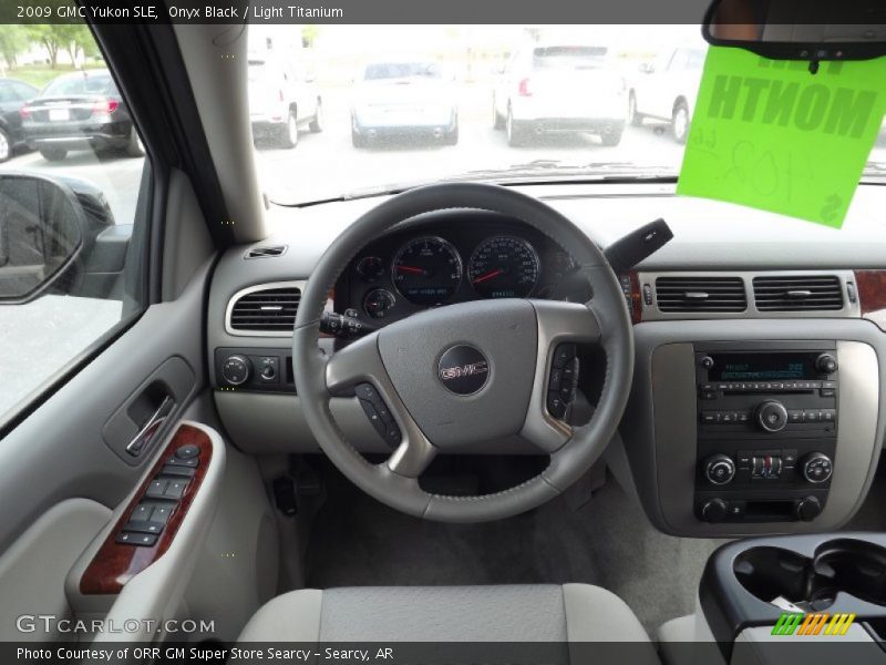 Onyx Black / Light Titanium 2009 GMC Yukon SLE
