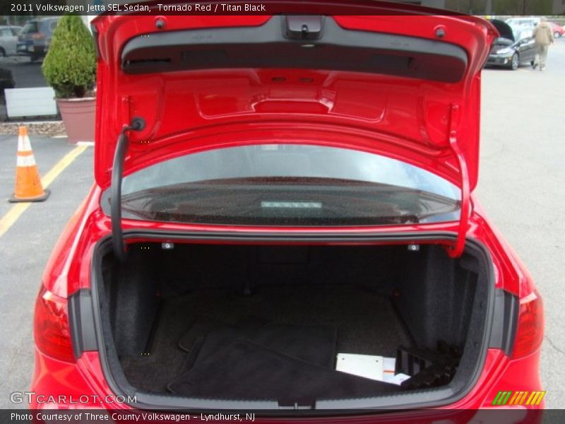Tornado Red / Titan Black 2011 Volkswagen Jetta SEL Sedan
