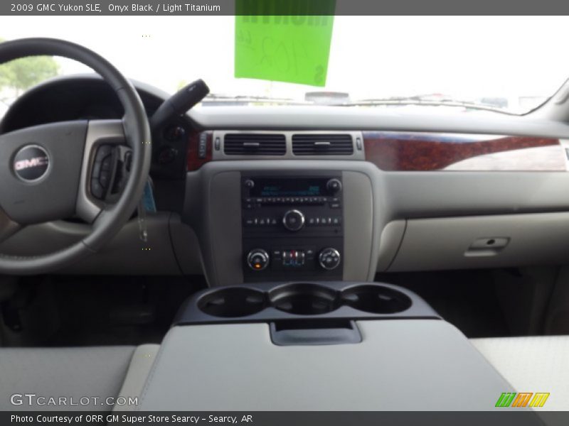 Onyx Black / Light Titanium 2009 GMC Yukon SLE
