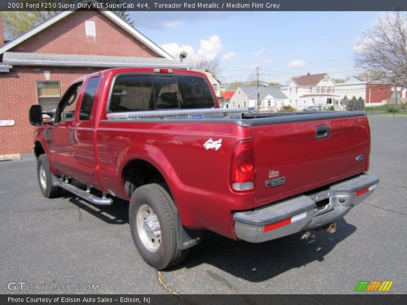 Toreador Red Metallic / Medium Flint Grey 2003 Ford F250 Super Duty XLT SuperCab 4x4