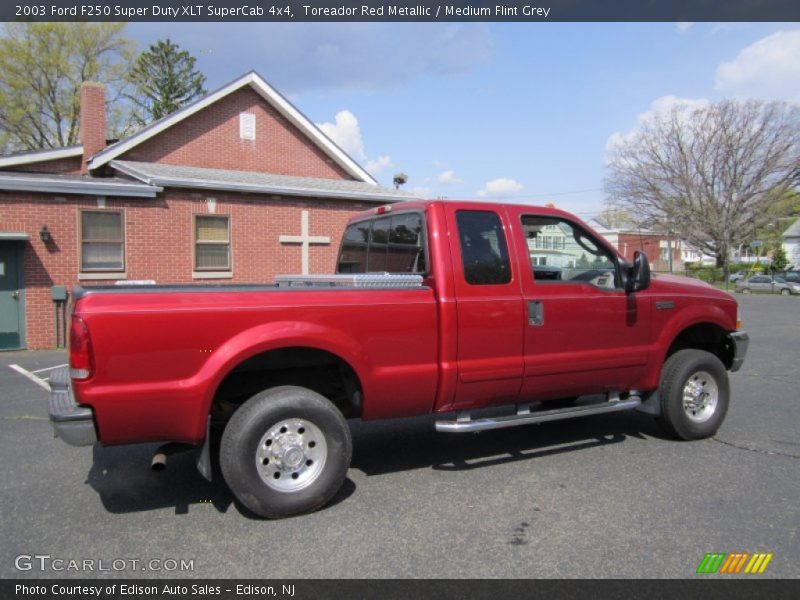 Toreador Red Metallic / Medium Flint Grey 2003 Ford F250 Super Duty XLT SuperCab 4x4