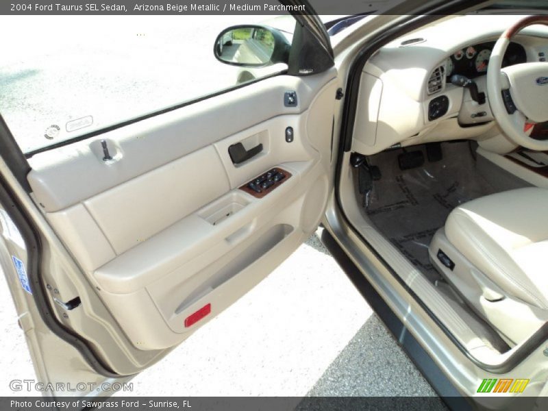 Arizona Beige Metallic / Medium Parchment 2004 Ford Taurus SEL Sedan