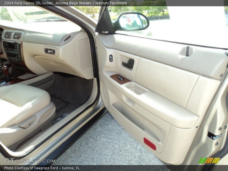 Arizona Beige Metallic / Medium Parchment 2004 Ford Taurus SEL Sedan