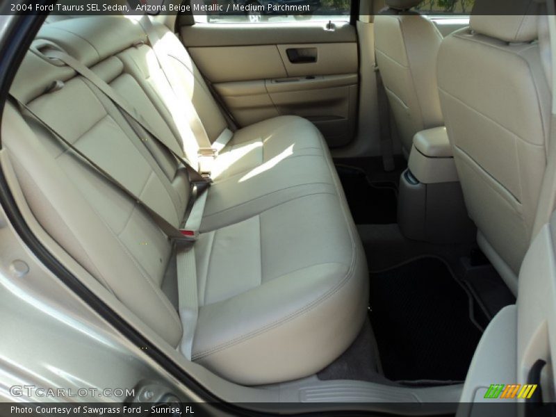 Arizona Beige Metallic / Medium Parchment 2004 Ford Taurus SEL Sedan
