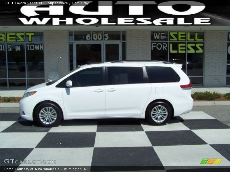 Super White / Light Gray 2011 Toyota Sienna XLE