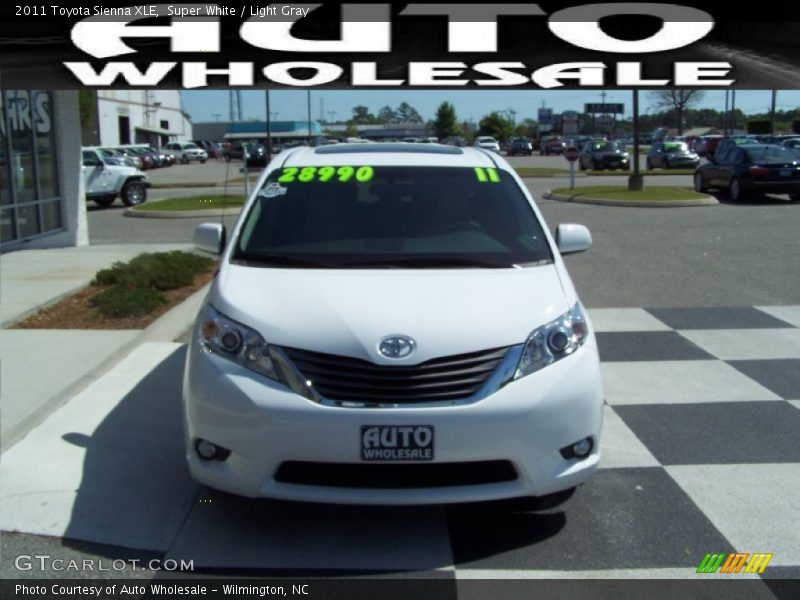 Super White / Light Gray 2011 Toyota Sienna XLE