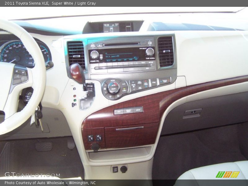 Super White / Light Gray 2011 Toyota Sienna XLE
