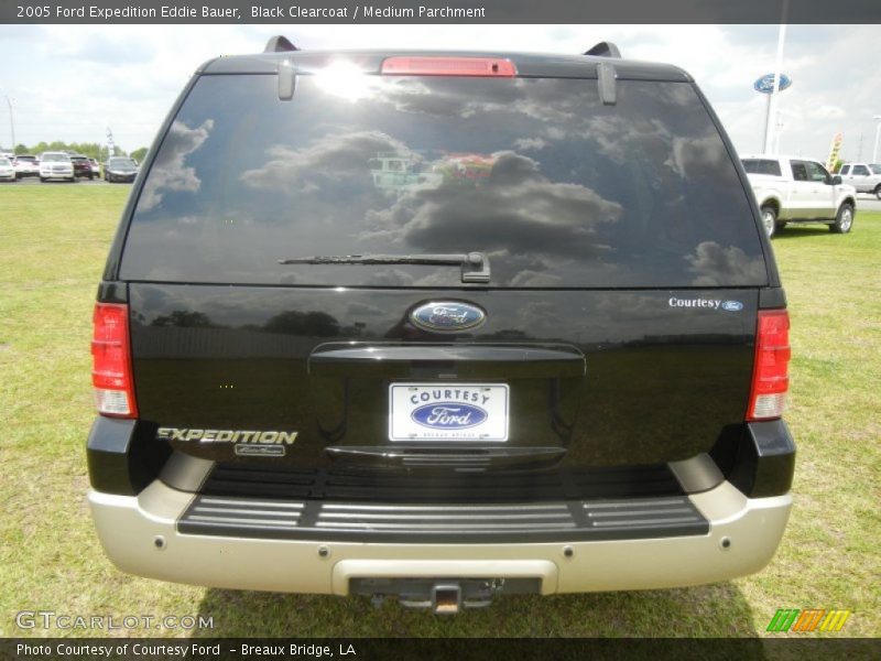 Black Clearcoat / Medium Parchment 2005 Ford Expedition Eddie Bauer