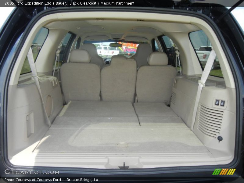 Black Clearcoat / Medium Parchment 2005 Ford Expedition Eddie Bauer