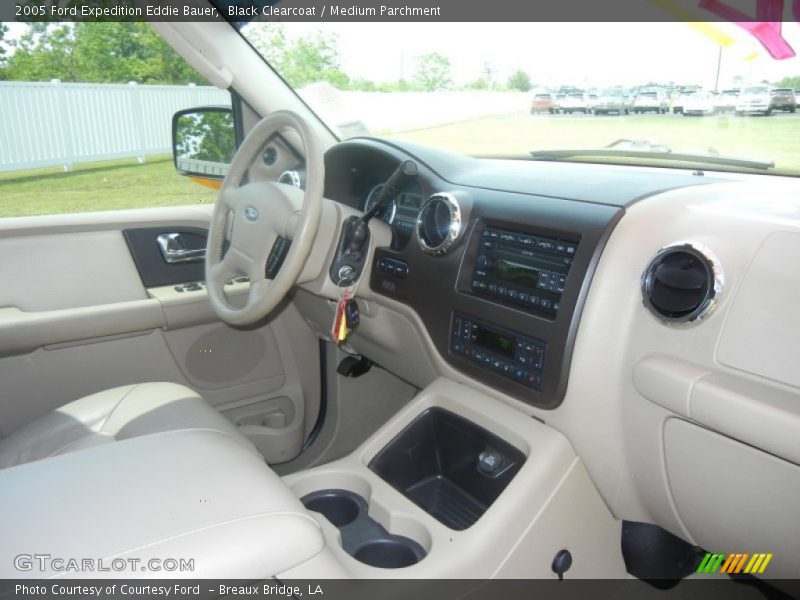 Black Clearcoat / Medium Parchment 2005 Ford Expedition Eddie Bauer
