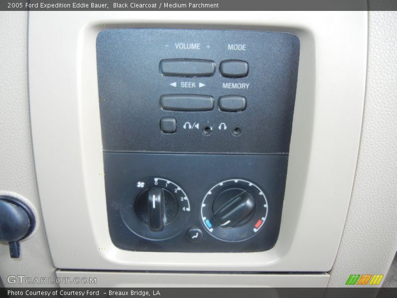 Black Clearcoat / Medium Parchment 2005 Ford Expedition Eddie Bauer