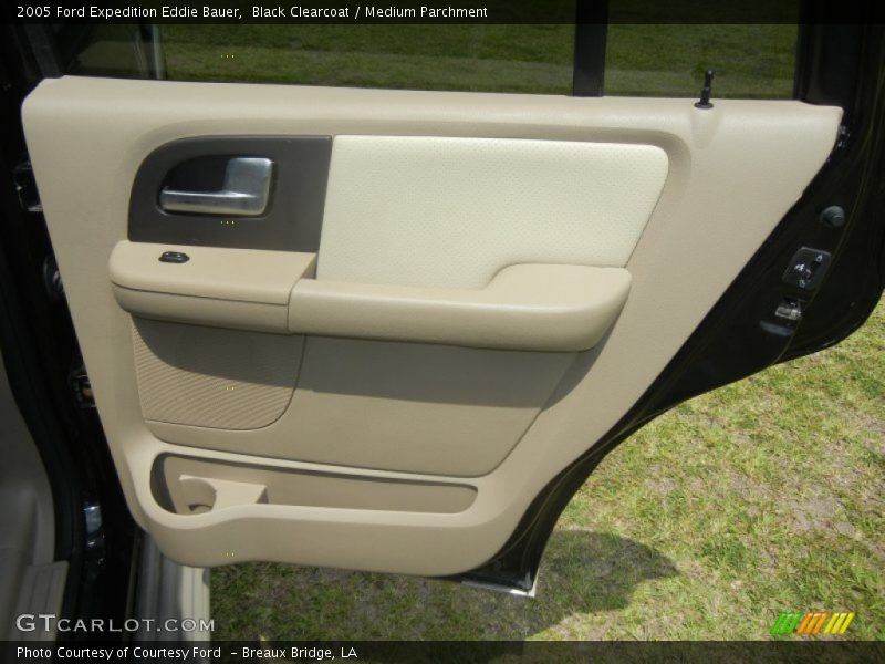 Black Clearcoat / Medium Parchment 2005 Ford Expedition Eddie Bauer
