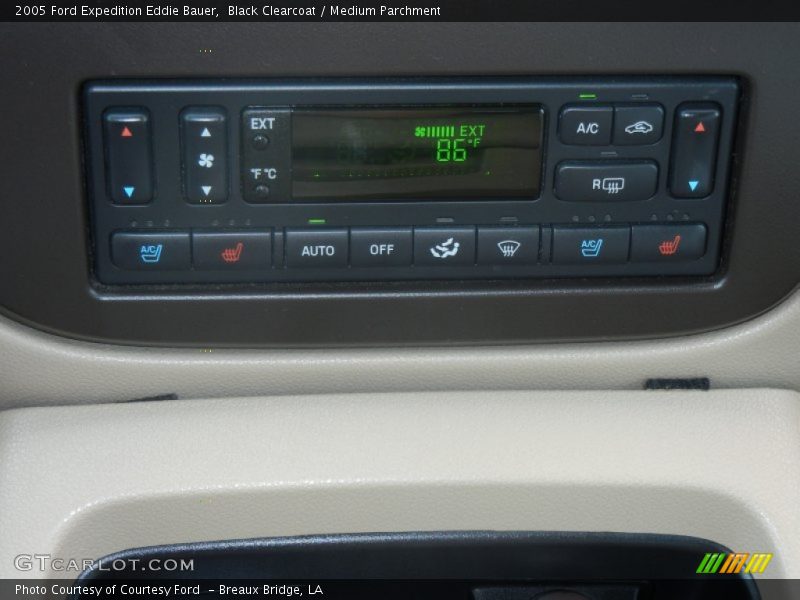 Black Clearcoat / Medium Parchment 2005 Ford Expedition Eddie Bauer