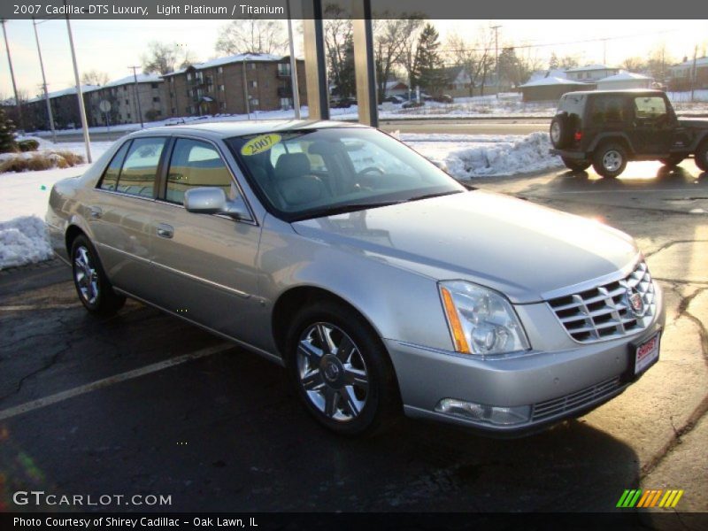 Light Platinum / Titanium 2007 Cadillac DTS Luxury