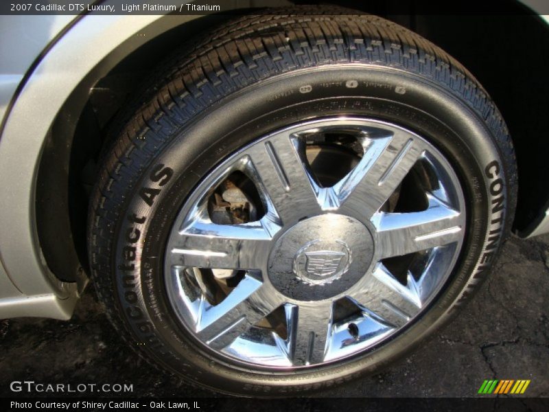 Light Platinum / Titanium 2007 Cadillac DTS Luxury