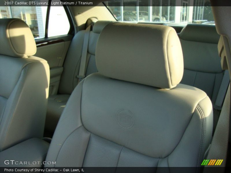 Light Platinum / Titanium 2007 Cadillac DTS Luxury
