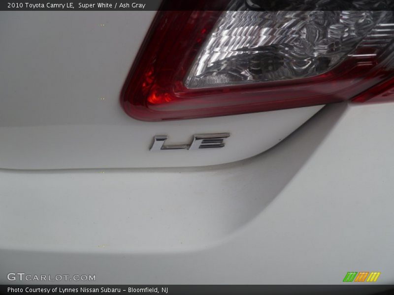 Super White / Ash Gray 2010 Toyota Camry LE