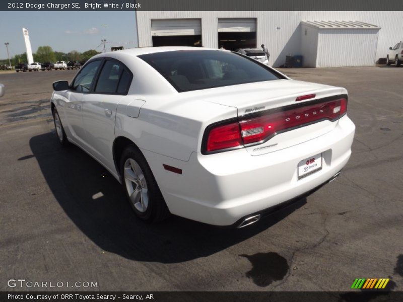 Bright White / Black 2012 Dodge Charger SE