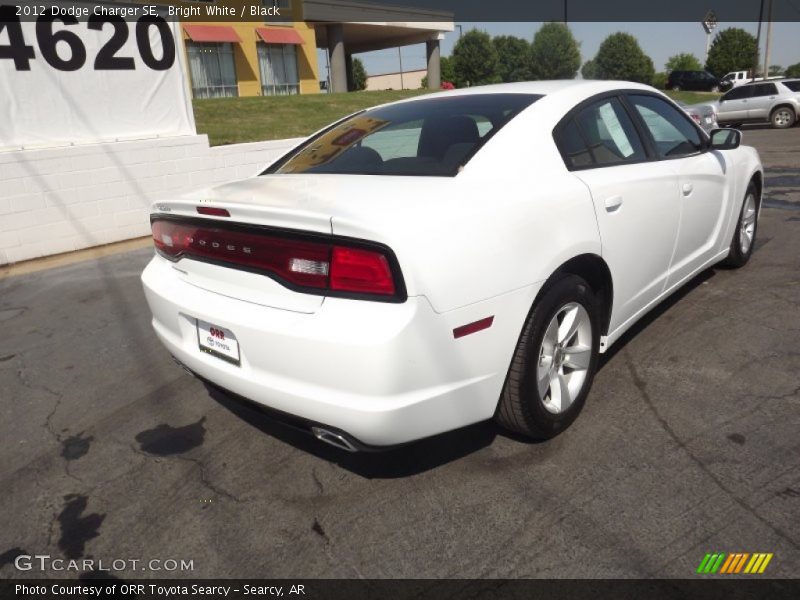 Bright White / Black 2012 Dodge Charger SE