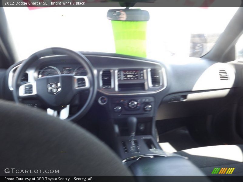 Bright White / Black 2012 Dodge Charger SE