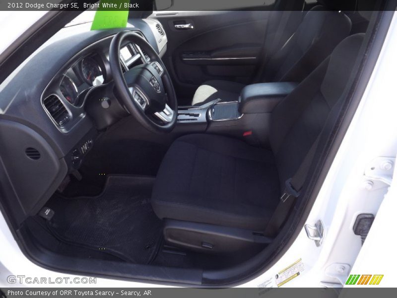 Bright White / Black 2012 Dodge Charger SE