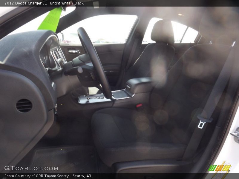 Bright White / Black 2012 Dodge Charger SE