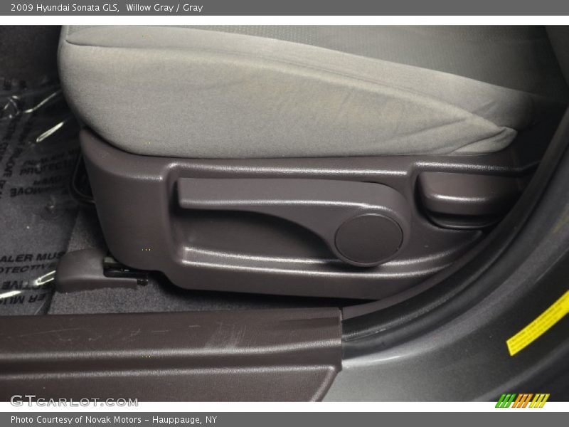 Willow Gray / Gray 2009 Hyundai Sonata GLS