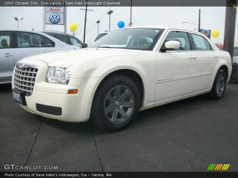 Cool Vanilla / Dark Slate Gray/Light Graystone 2007 Chrysler 300