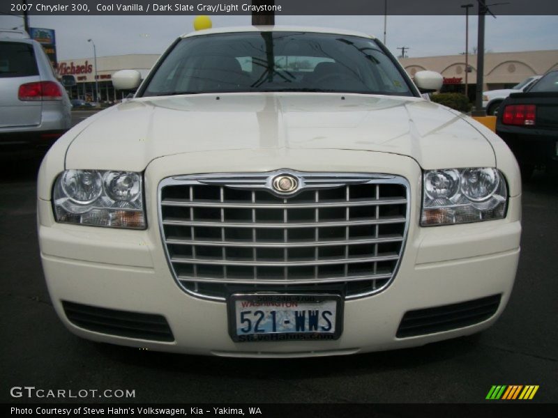 Cool Vanilla / Dark Slate Gray/Light Graystone 2007 Chrysler 300