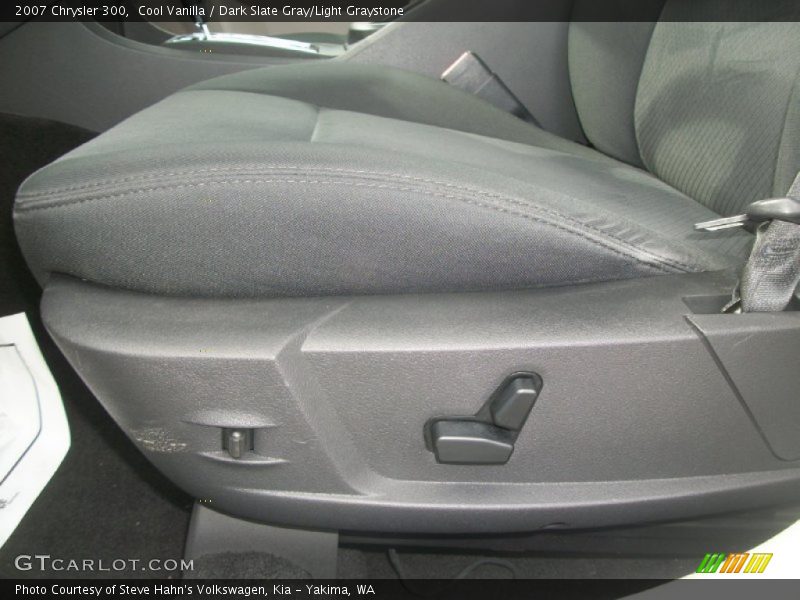 Cool Vanilla / Dark Slate Gray/Light Graystone 2007 Chrysler 300