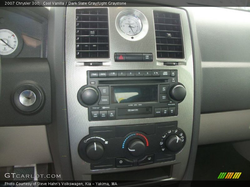 Cool Vanilla / Dark Slate Gray/Light Graystone 2007 Chrysler 300
