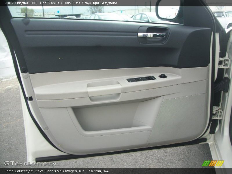Cool Vanilla / Dark Slate Gray/Light Graystone 2007 Chrysler 300