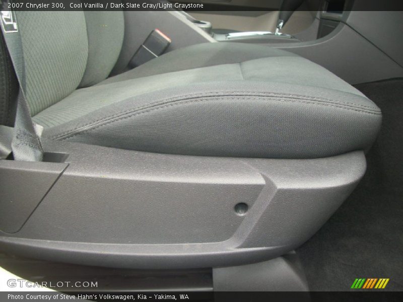 Cool Vanilla / Dark Slate Gray/Light Graystone 2007 Chrysler 300
