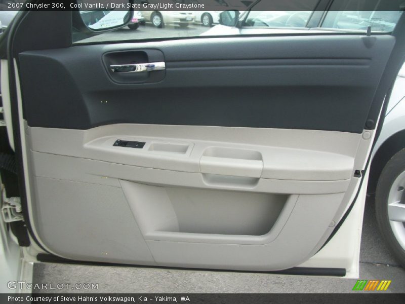 Cool Vanilla / Dark Slate Gray/Light Graystone 2007 Chrysler 300
