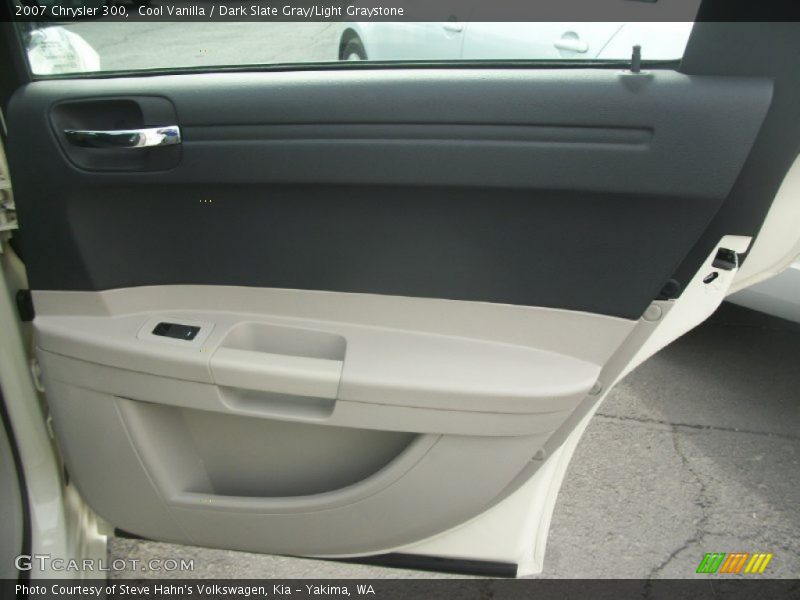 Cool Vanilla / Dark Slate Gray/Light Graystone 2007 Chrysler 300