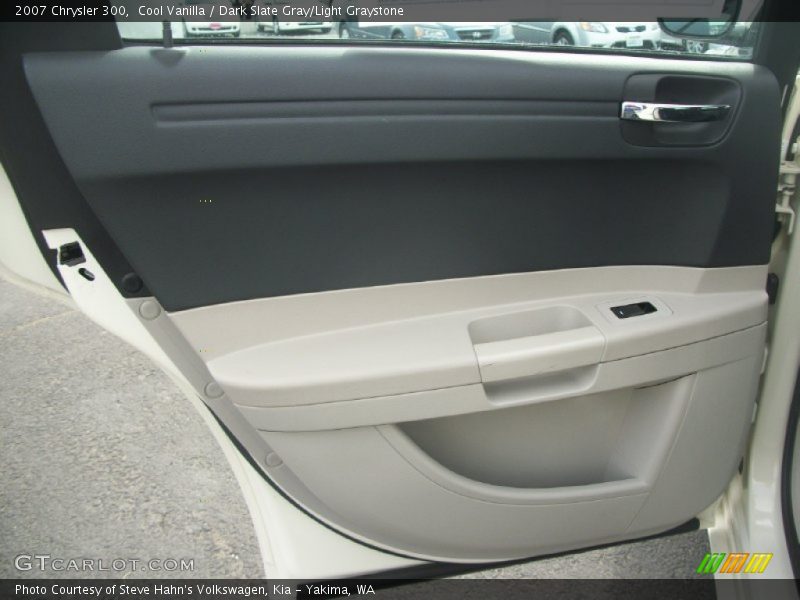 Cool Vanilla / Dark Slate Gray/Light Graystone 2007 Chrysler 300
