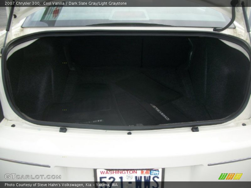 Cool Vanilla / Dark Slate Gray/Light Graystone 2007 Chrysler 300
