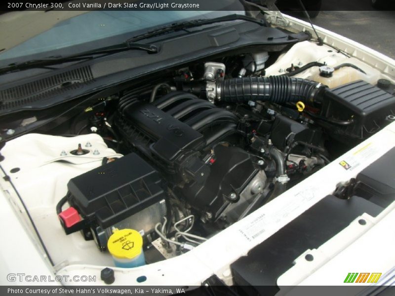 Cool Vanilla / Dark Slate Gray/Light Graystone 2007 Chrysler 300