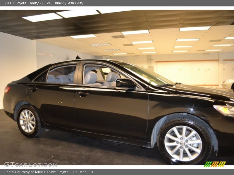 Black / Ash Gray 2010 Toyota Camry XLE V6