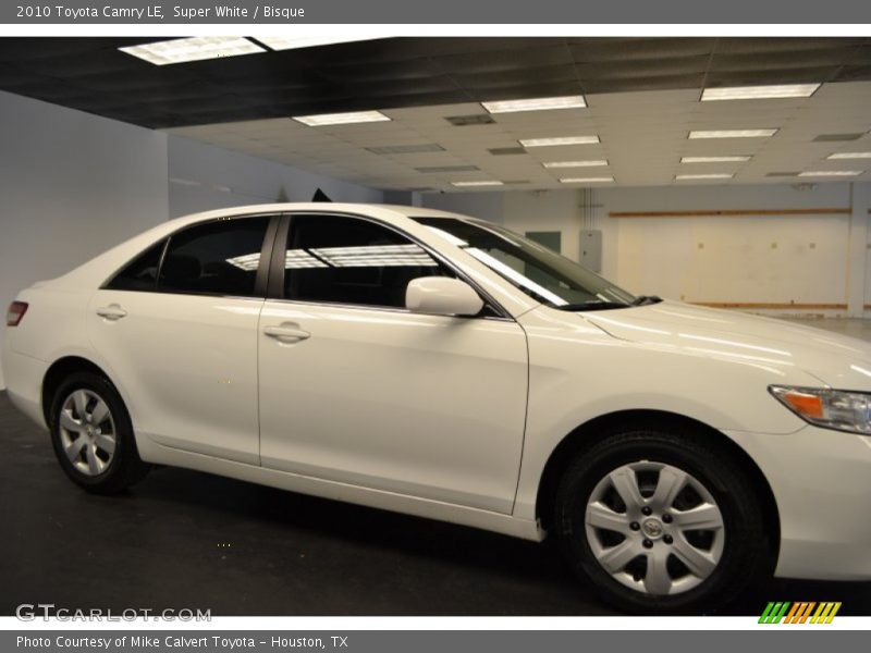 Super White / Bisque 2010 Toyota Camry LE